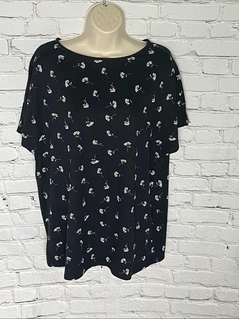 Women’s Black Short-Sleeve Floral Tee